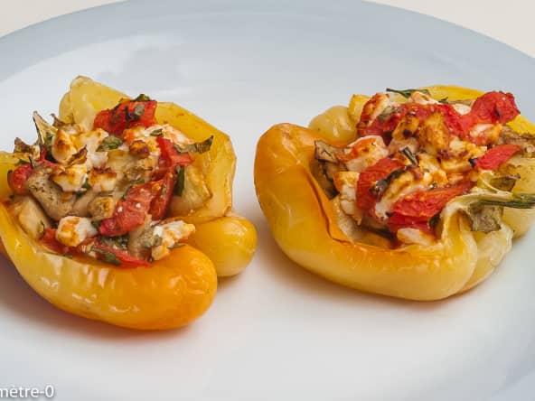 Poivrons farcis à l'aubergine, tomate et feta