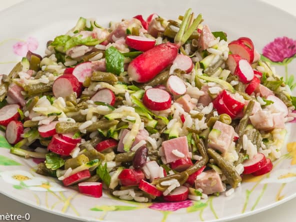 Salade de haricots, jambon, courgettes, radis et salicornes