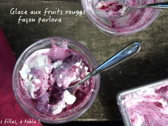 Glace aux fruits rouges façon pavlova