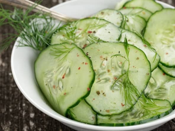 Salade de concombres au gros sel