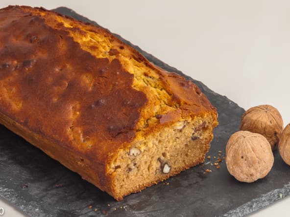 Gâteau du matin aux noix fraiches et au miel
