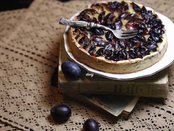 Tarte aux quetsches à la crème pistache