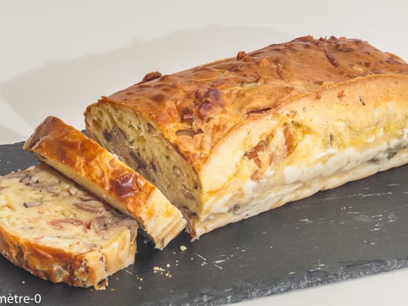 Cake jambon, cèpes et emmental