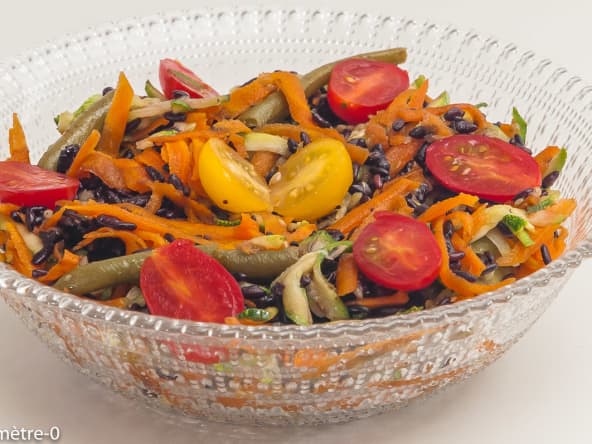 Salade de riz noir aux légumes de saison