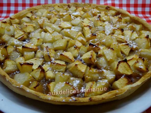 Tarte aux poires et pommes sur lit de crème de marron pralinée