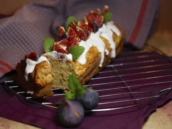 Cake glacé au chèvre frais aux figues et à la menthe