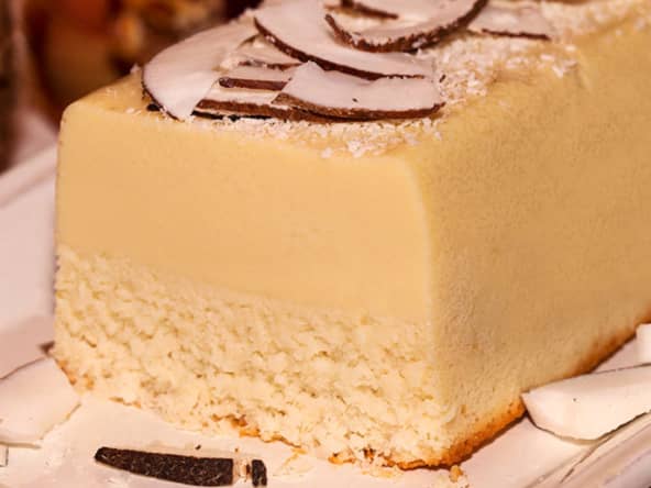 Flan sur lit de noix de coco