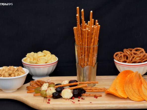 Brochettes de bâtonnets de Breztels, billes de mozzarella et olives
