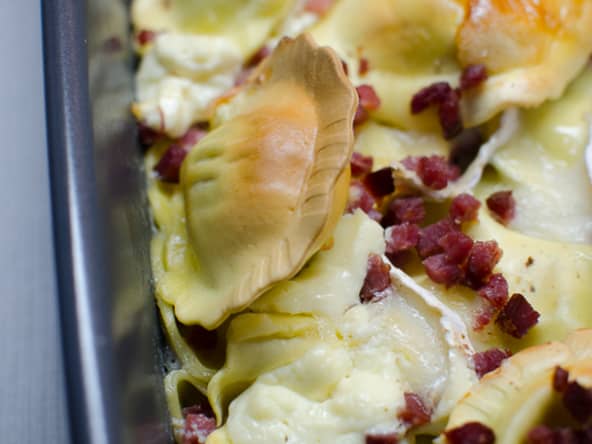 Gratin de ravioles au chèvre et aux lardons