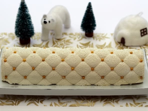 Bûche à la vanille, noisettes et pommes caramélisées