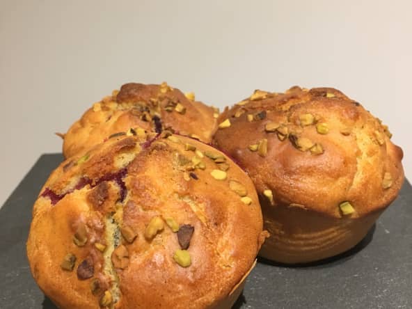 Muffins allégés aux fruits rouges et éclats de pistache
