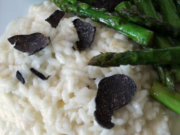 Risotto aux asperges, tomme de chèvre et truffes