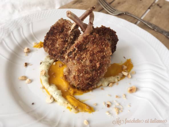 Côtelettes d’agneau en croûte de noisettes et crème de potiron