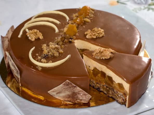 Entremet, caramel, poire et noix