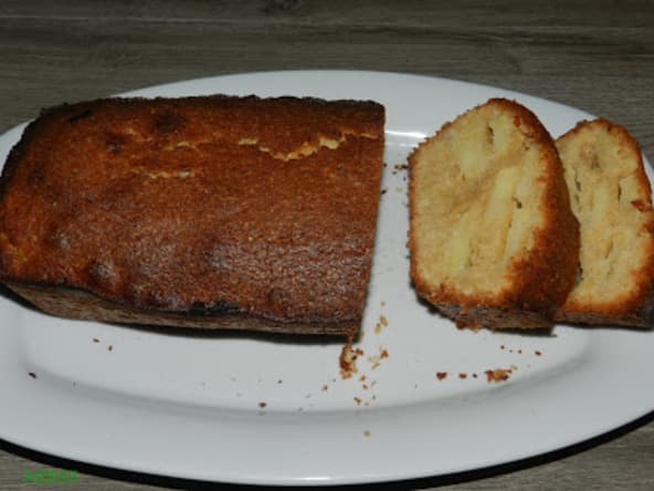 Cake aux pommes, noix de coco et cannelle