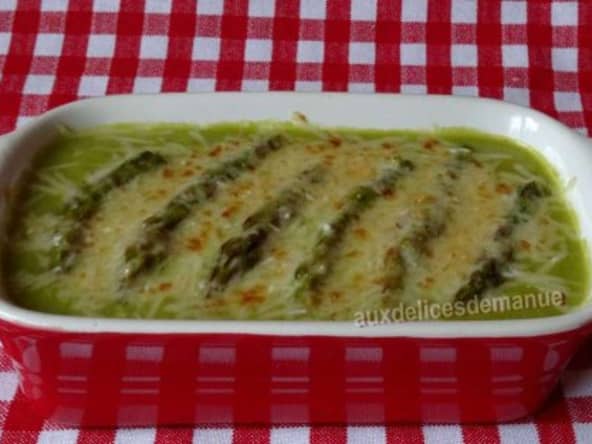 Velouté d'asperges vertes gratiné au parmesan