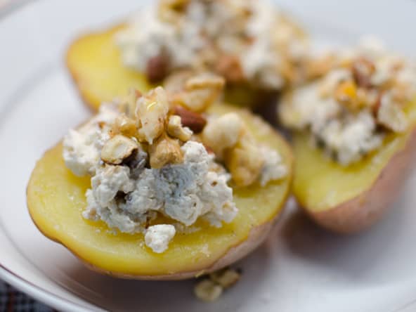 Pommes de terre farcies au fromage frais aux noix
