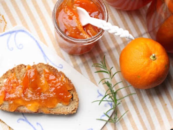 Marmelade super simple au romarin et au cognac