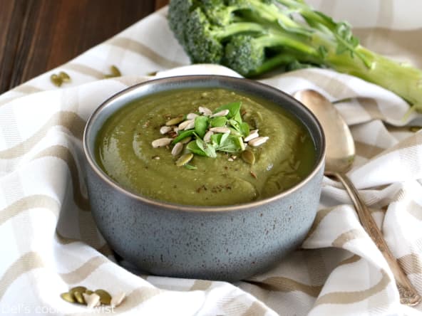 Soupe détox de brocolis et lentilles au cumin