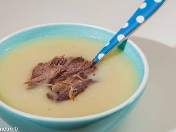 Velouté de céleri rave à l'effilochée de canard