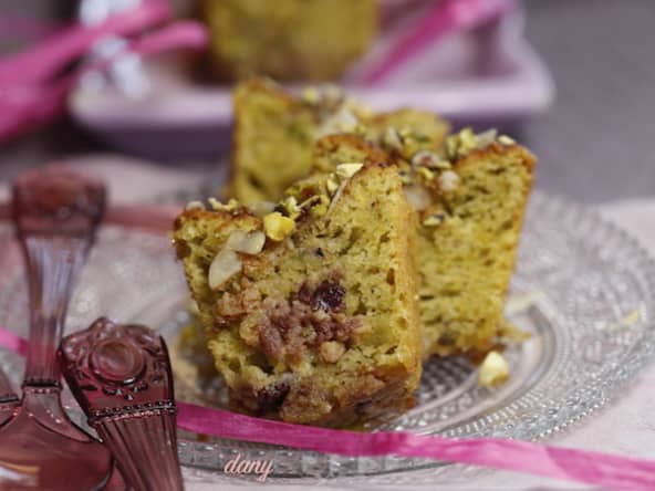Cake moelleux amandes pistaches et griottes