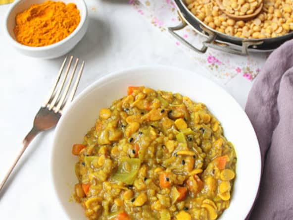Kitchari, plat ayurvédique Indien de riz, soja ou lentilles et épices