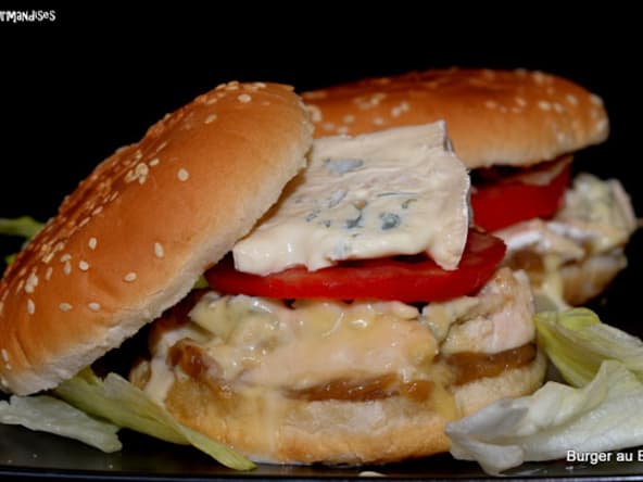 Burgers au Bresse Bleu et à l'oignon fumé.