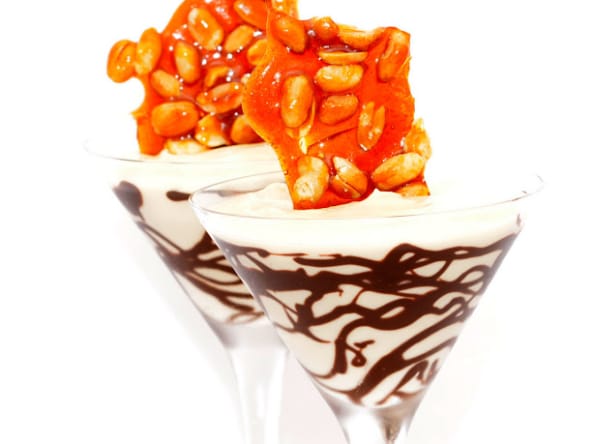 Mousse au beurre d'arachide et aux cacahuètes caramélisées.