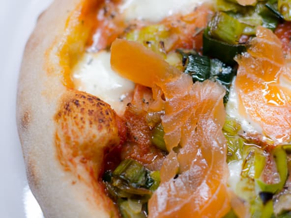 Pizza au poireau et au saumon fumé