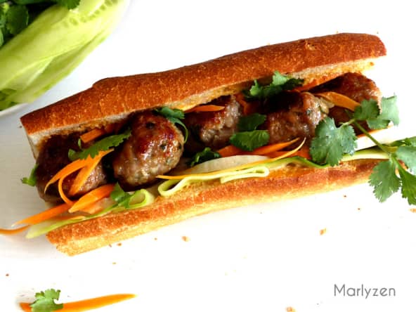 Banh mi aux boulettes épicées