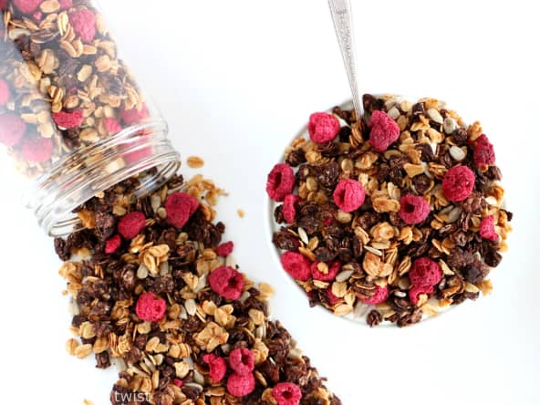 Granola cacao et framboises sans sucre ajouté