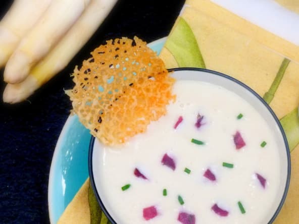 Crème d'asperges blanches et magret fumé