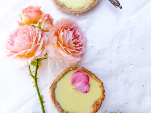 Tartelette citron et rose du jardin