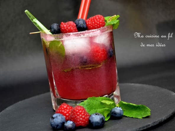 Un mojito aux framboises et myrtilles, bleu, blanc, rouge et vert !