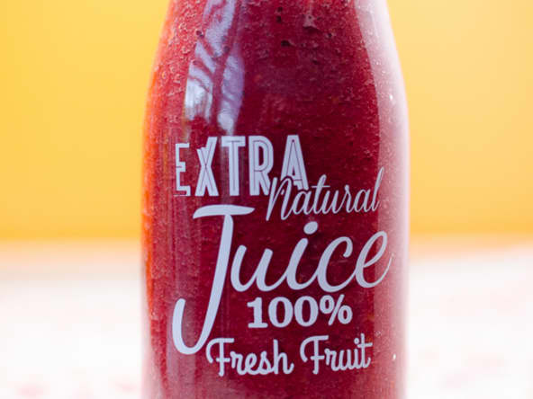Smoothie à l'ananas, au pamplemousse et aux fruits rouges