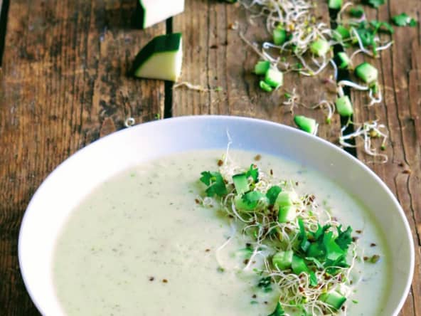 Soupe froide de courgette au tofu soyeux