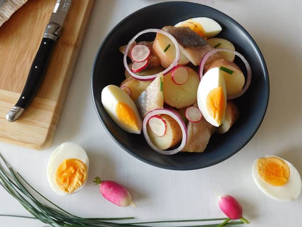 Salade de pommes de terre à l'eau et hareng fumé