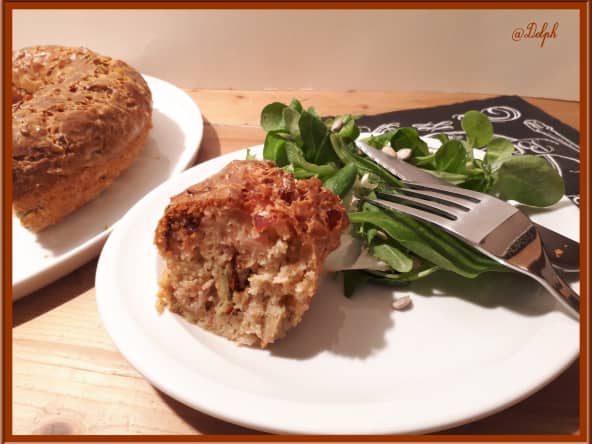 Cake aux olives, coppa et tomates séchées