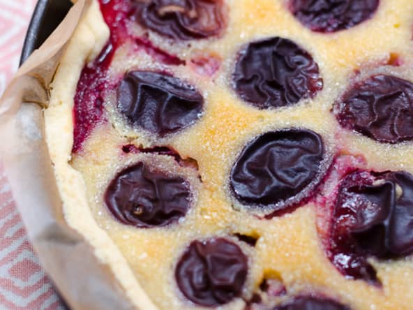 Tarte aux prunes et crème aux amandes