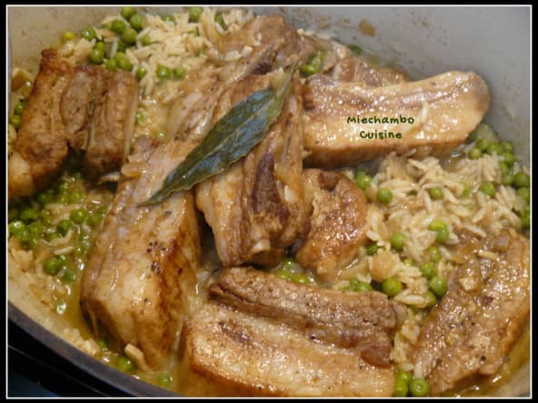 Travers de porc au riz et petits pois