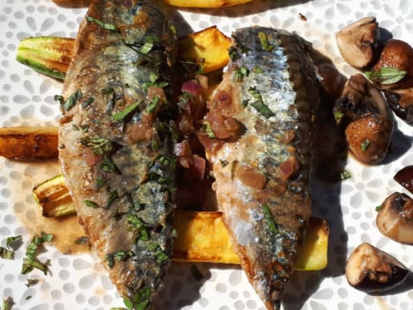 Filets de maquereau en marinade asiatique et légumes rôtis