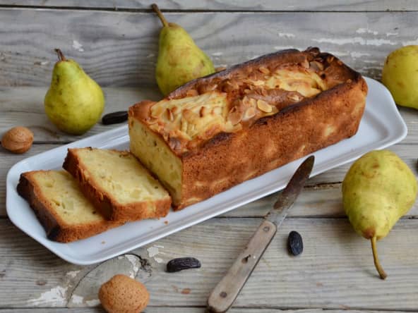 Cake aux poires, aux amandes et à la fève tonka