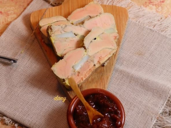 Pressé de foie gras aux pommes de terre et chutney de tomates