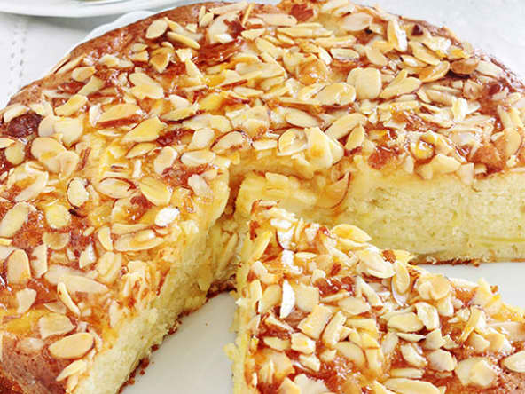 Gâteau au yaourt, pommes amandes moelleux