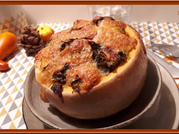 Butternut farcie au chou kale, bacon et mozzarella.