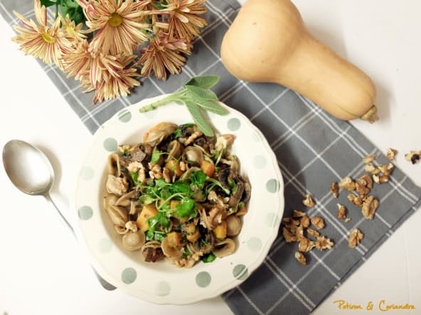Orechiettes à la courge butternut, champignons, sauge et noix de Grenoble