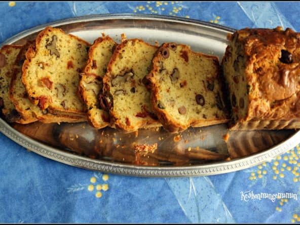 Cake salé tomates séchées , noix et olives