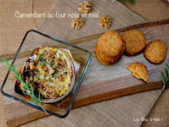 Camembert au four aux noix et miel