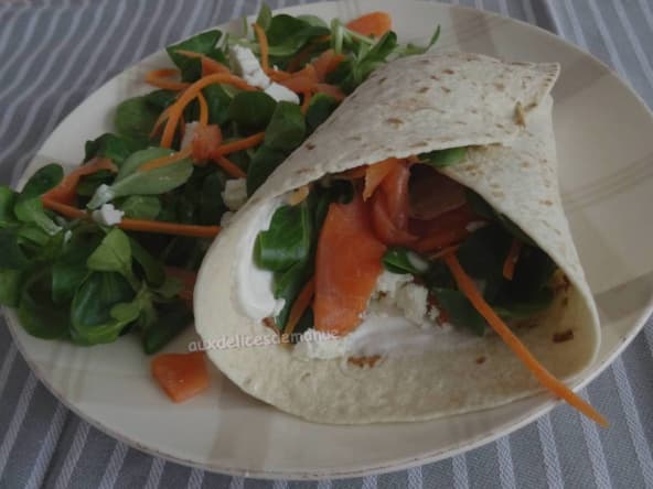 Wraps à la truite fumée, mâche et carotte au yaourt Grec