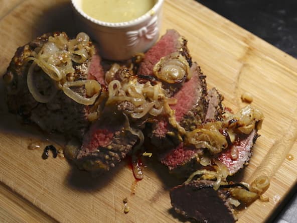 Rôti de boeuf oignons et épices sauce au miel